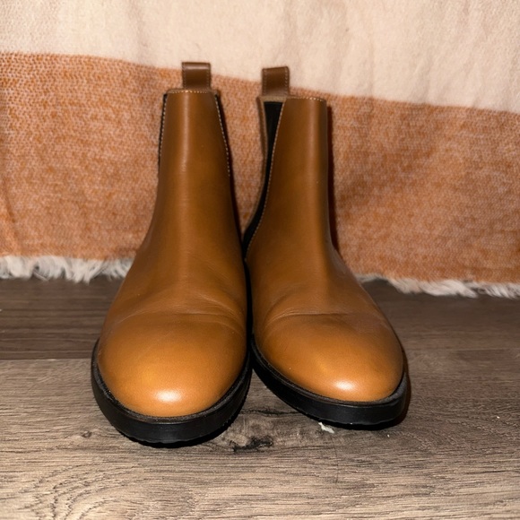 Everlane Modern Chelsea Leather Ankle Boots - Picture 3 of 5